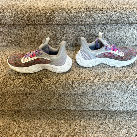 Under Armor Girl Dad Curry 9’s - Picture 3 of 4